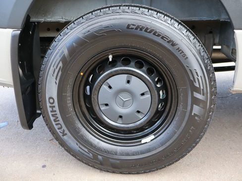 Used 2024 Mercedes-Benz Sprinter 2500 image 44