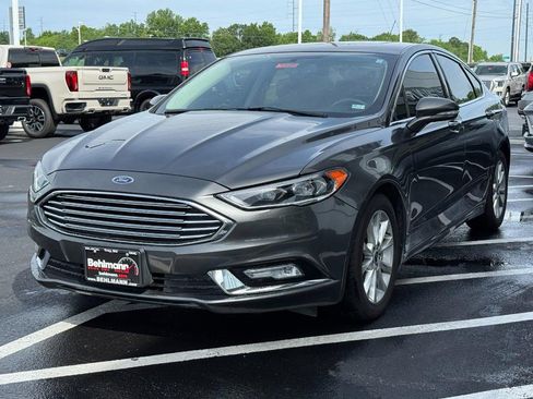 Used 2017 Ford Fusion SE FWD image 11