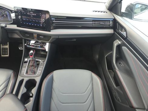 Used 2025 Volkswagen Jetta GLI Autobahn FWD image 16