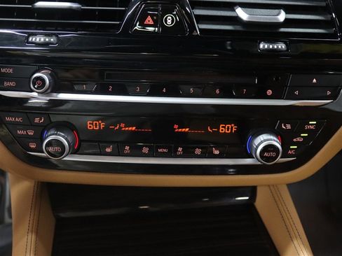 Used 2019 BMW M550i xDrive image 31