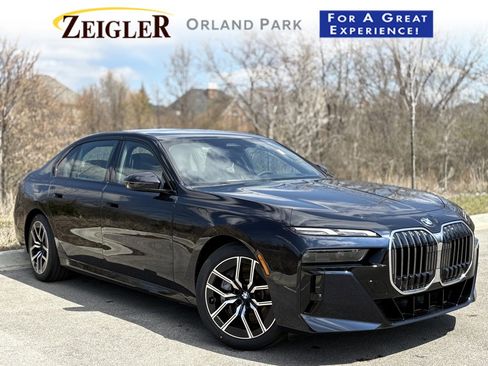 Used 2025 BMW 760i xDrive image 1