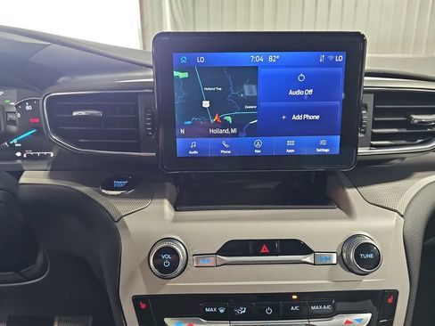 Used 2024 Ford Explorer XLT w/ Equipment Group 202A AWD/4WD image 20