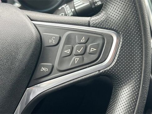 Used 2022 Chevrolet Equinox LT image 32