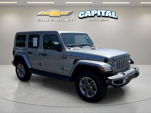Used 2018 Jeep Wrangler Unlimited Sahara AWD/4WD image 7
