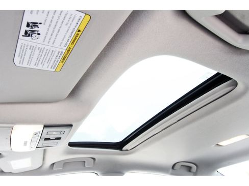Certified 2025 Nissan Sentra SR w/ SR Premium Package FWD image 31