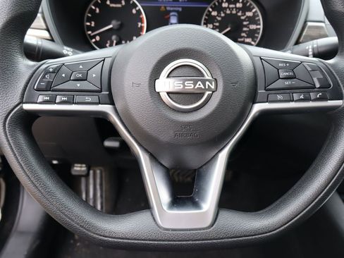 Used 2024 Nissan Altima 2.5 SV FWD image 11