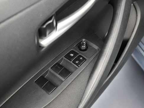 Used 2021 Toyota Corolla LE image 16