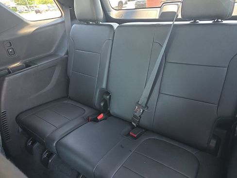 Used 2022 Chevrolet Traverse LT w/ LT Premium Package FWD image 12