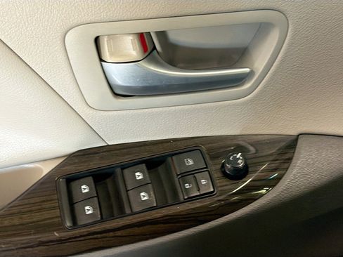 Used 2015 Toyota Sienna XLE Premium AWD/4WD image 15