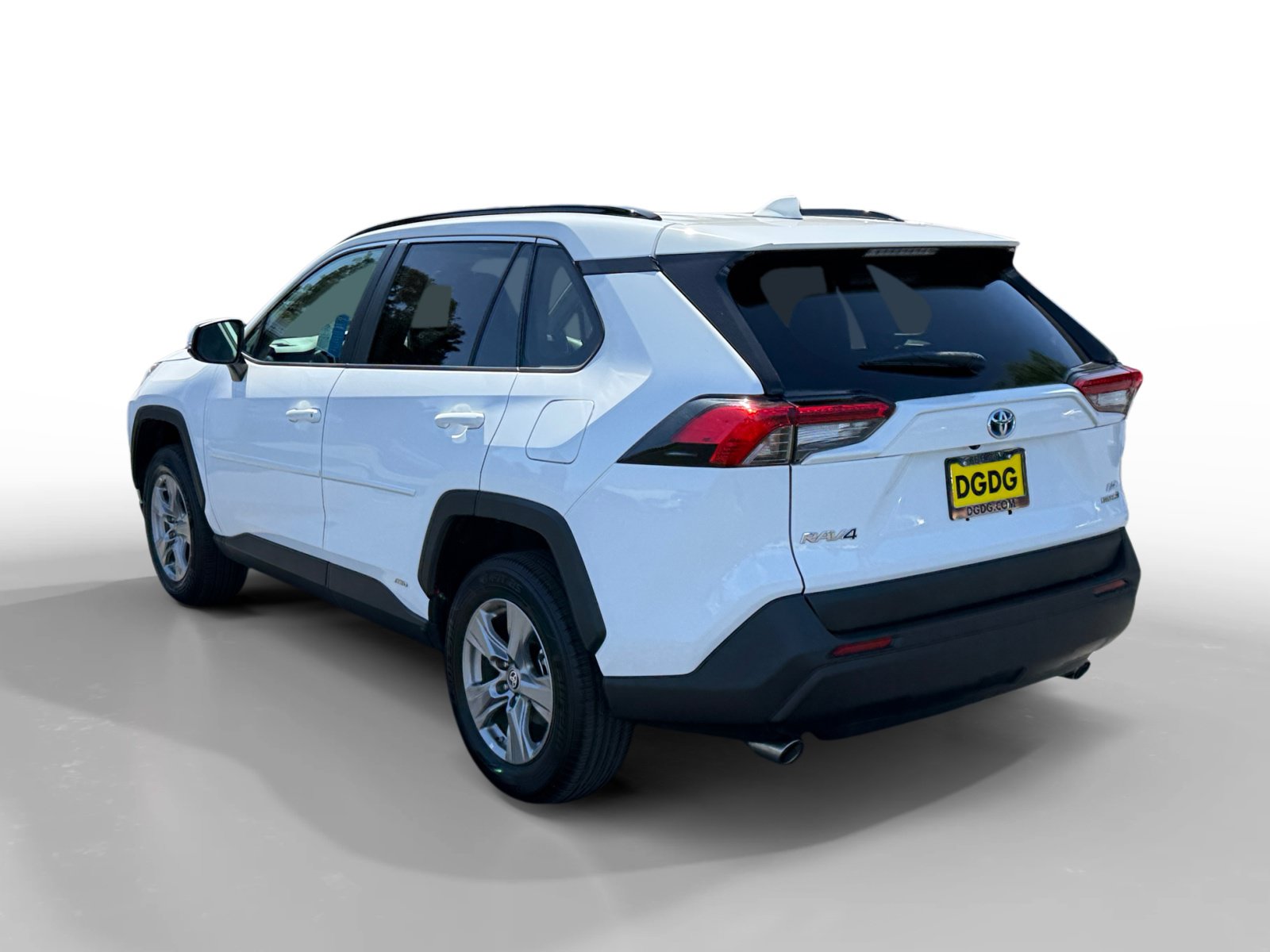 Used 2024 Toyota RAV4 LE AWD/4WD image 3