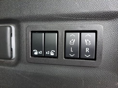 Used 2023 GMC Yukon XL Denali AWD/4WD image 26