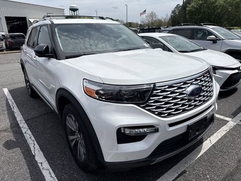 Used 2020 Ford Explorer Platinum w/ Premium Technology Package image 2