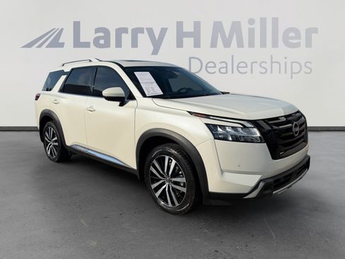 Used 2024 Nissan Pathfinder Platinum FWD image 7