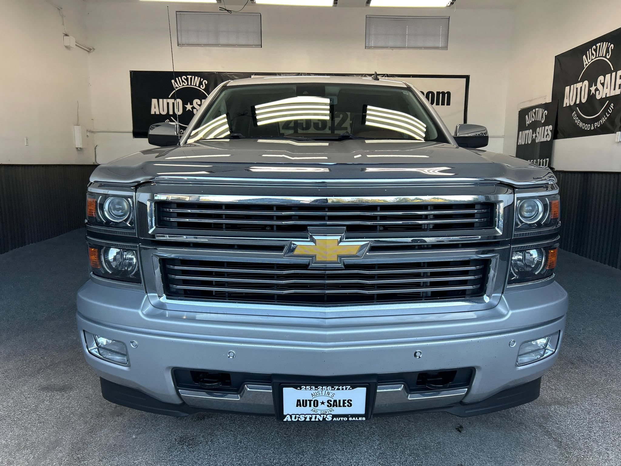 Used 2014 Chevrolet Silverado 1500 High Country w/ High Country Premium Package AWD/4WD image 2