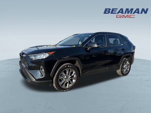 Used 2021 Toyota RAV4 XLE Premium image 3