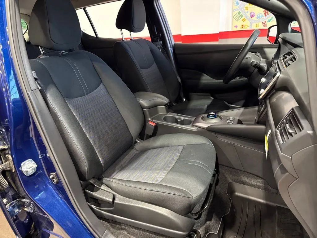 Used 2025 Nissan Leaf S FWD image 15