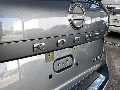 Used 2023 Nissan Rogue Platinum w/ Platinum Premium Package FWD image 31