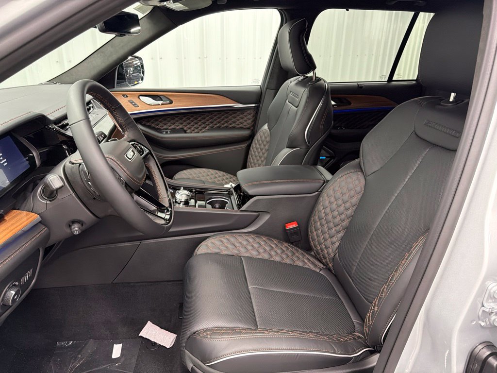 New 2026 Jeep Grand Cherokee Summit w/ Obsidian Package AWD/4WD image 15