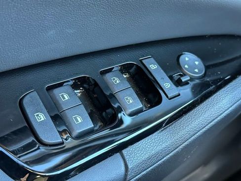 Used 2025 Kia Sportage EX image 17