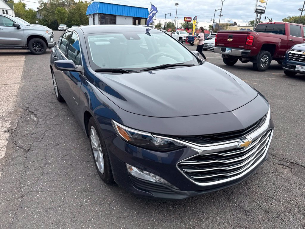 Used 2025 Chevrolet Malibu LT FWD image 4