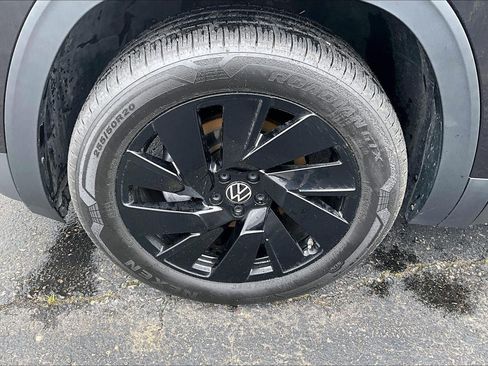 Used 2026 Volkswagen Atlas SE AWD/4WD image 2