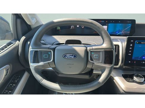 Used 2025 Ford Expedition Max Active AWD/4WD image 9