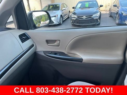 Used 2014 Toyota Sienna LE FWD image 26