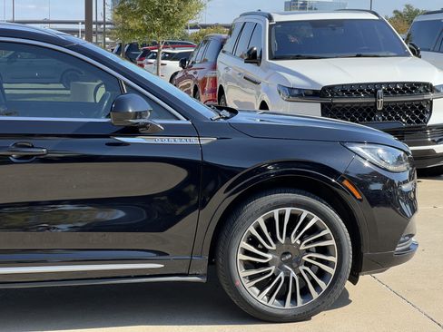 Used 2022 Lincoln Corsair AWD w/ Premium Package image 12