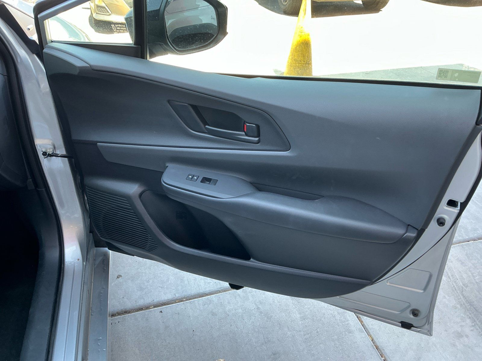 Certified 2025 Toyota Prius LE FWD image 16