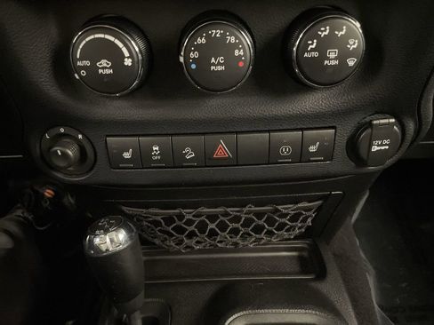 Used 2015 Jeep Wrangler Sahara w/ Connectivity Group AWD/4WD image 10