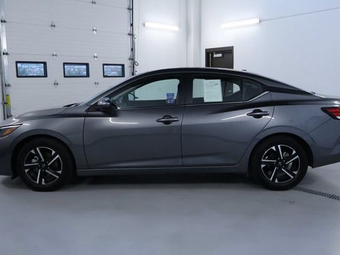 Used 2025 Nissan Sentra SV FWD image 4