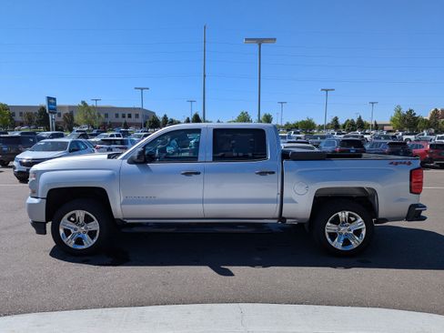 Used 2018 Chevrolet Silverado 1500 Custom w/ Custom Value Package AWD/4WD image 9