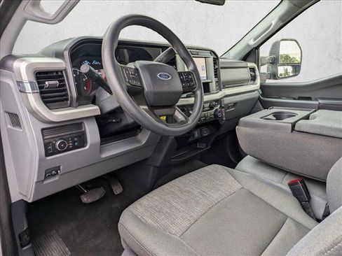 Used 2025 Ford F250 XLT image 12