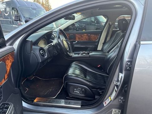 Used 2011 Jaguar XJ image 15
