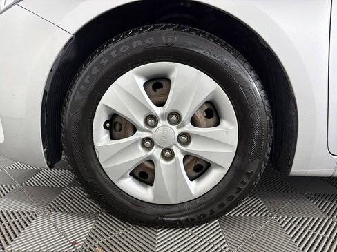 Used 2018 Kia Forte LX w/ LX Rear Camera Package image 9