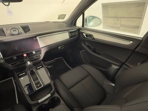 New 2026 Porsche Macan image 23