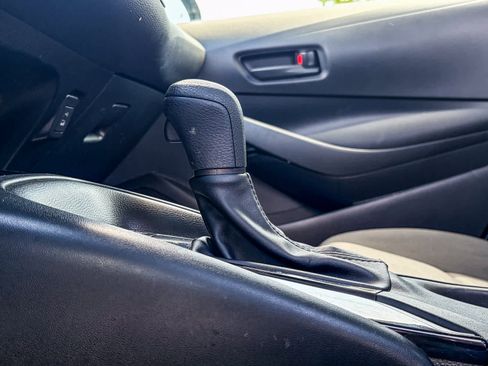 Used 2024 Toyota Corolla LE w/ LE Convenience Package FWD image 21