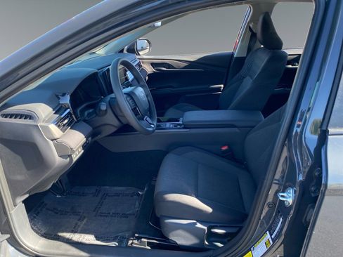 Used 2025 Toyota Camry LE image 9