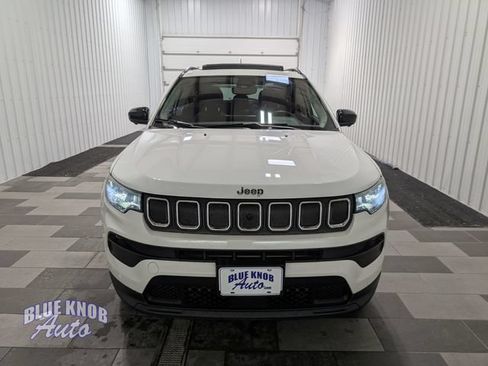 Used 2022 Jeep Compass Latitude w/ Sun and Sound Group AWD/4WD image 6