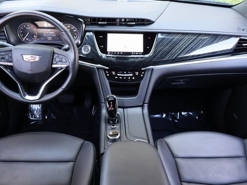 Certified 2025 Cadillac XT6 Premium Luxury image 15