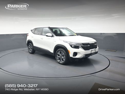 Used 2024 Kia Seltos LX AWD/4WD image 1