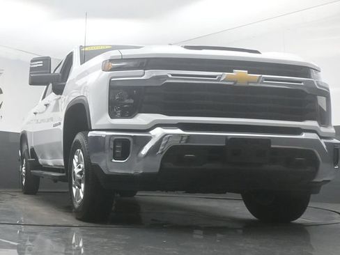 Used 2025 Chevrolet Silverado 2500 LT w/ Convenience Package AWD/4WD image 3