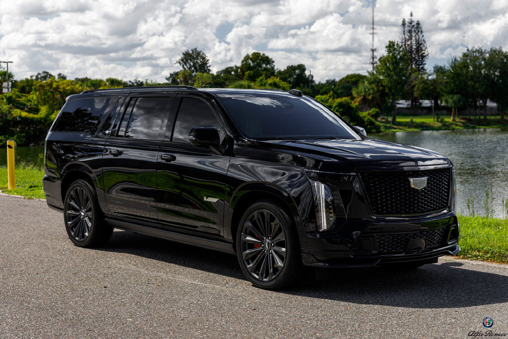 Used 2025 Cadillac Escalade ESV V AWD/4WD image 1
