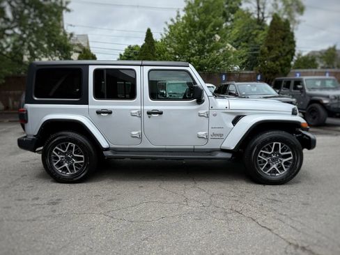 Used 2024 Jeep Wrangler Unlimited Sahara AWD/4WD image 4