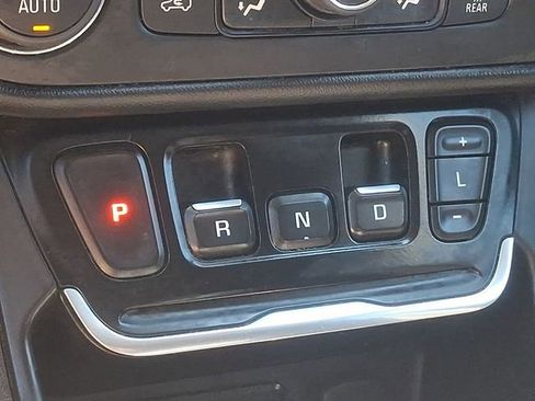 Used 2021 GMC Terrain SLE w/ Driver Convenience Package AWD/4WD image 16