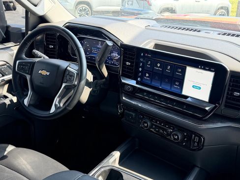 Used 2025 Chevrolet Silverado 2500 LTZ w/ LTZ Convenience Package AWD/4WD image 9