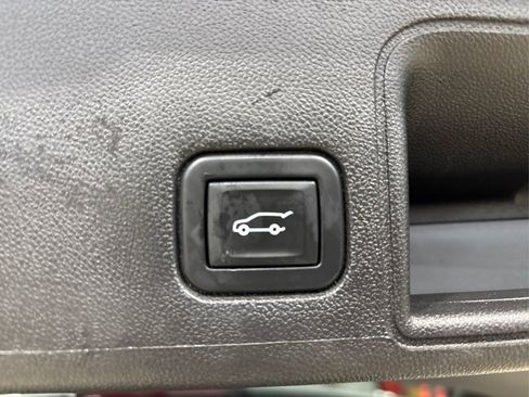 Used 2021 GMC Terrain SLT w/ Elevation Edition image 14