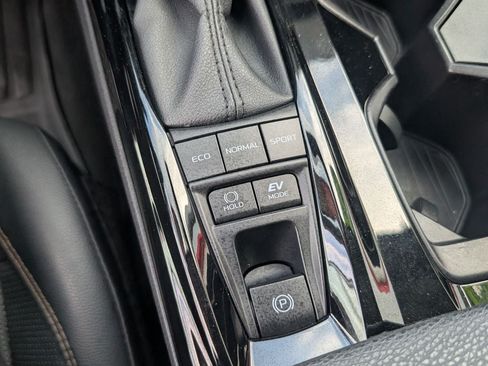 Used 2025 Toyota Camry XLE AWD/4WD image 26