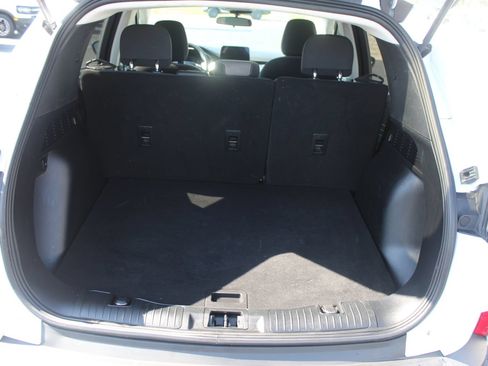 Used 2022 Ford Escape SE FWD image 17