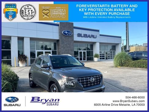 Used 2023 Hyundai Venue SEL FWD image 1